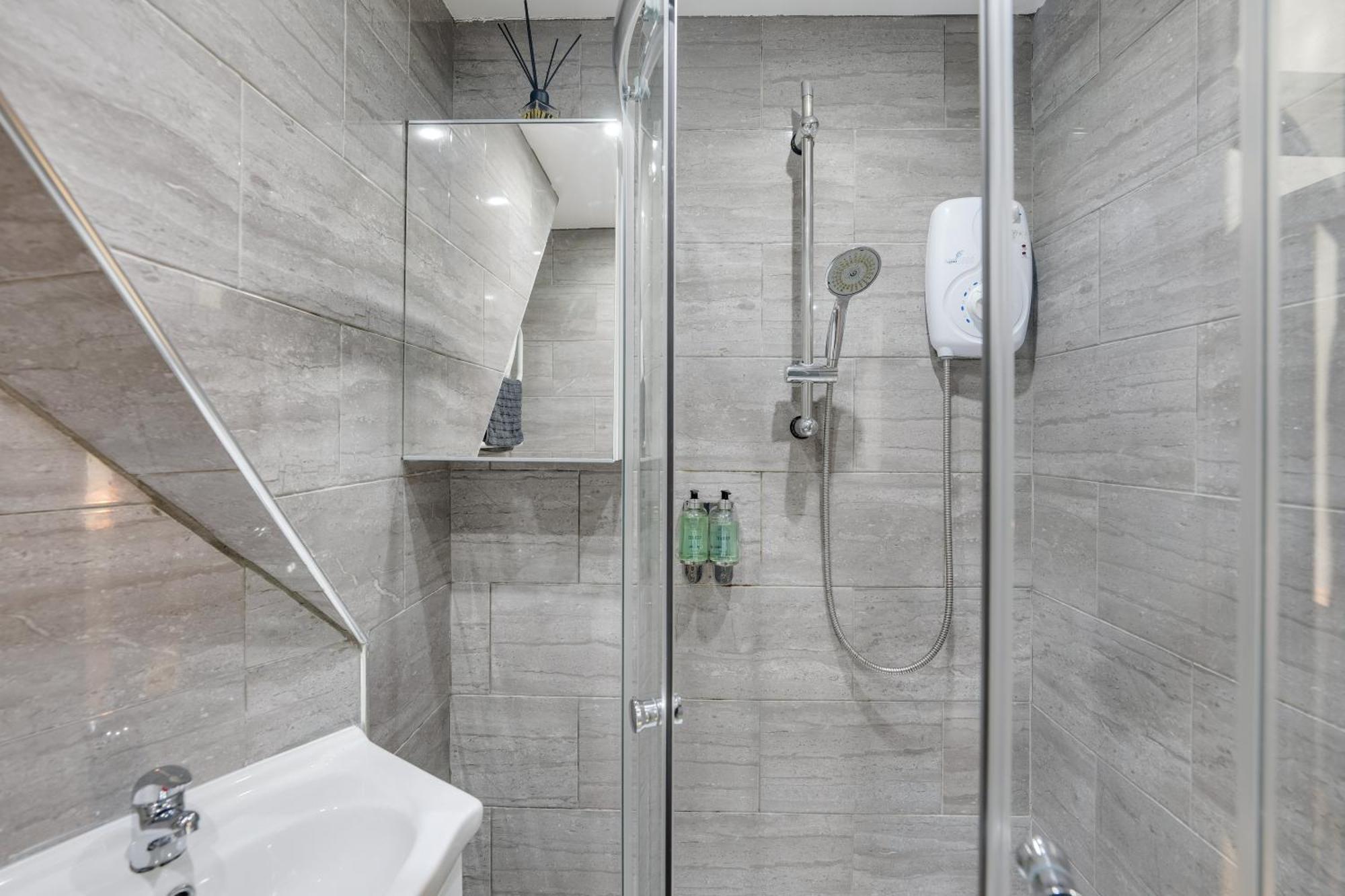 Relax In A Modern Cardiff Home By The City Centre & Bute Park Bagian luar foto