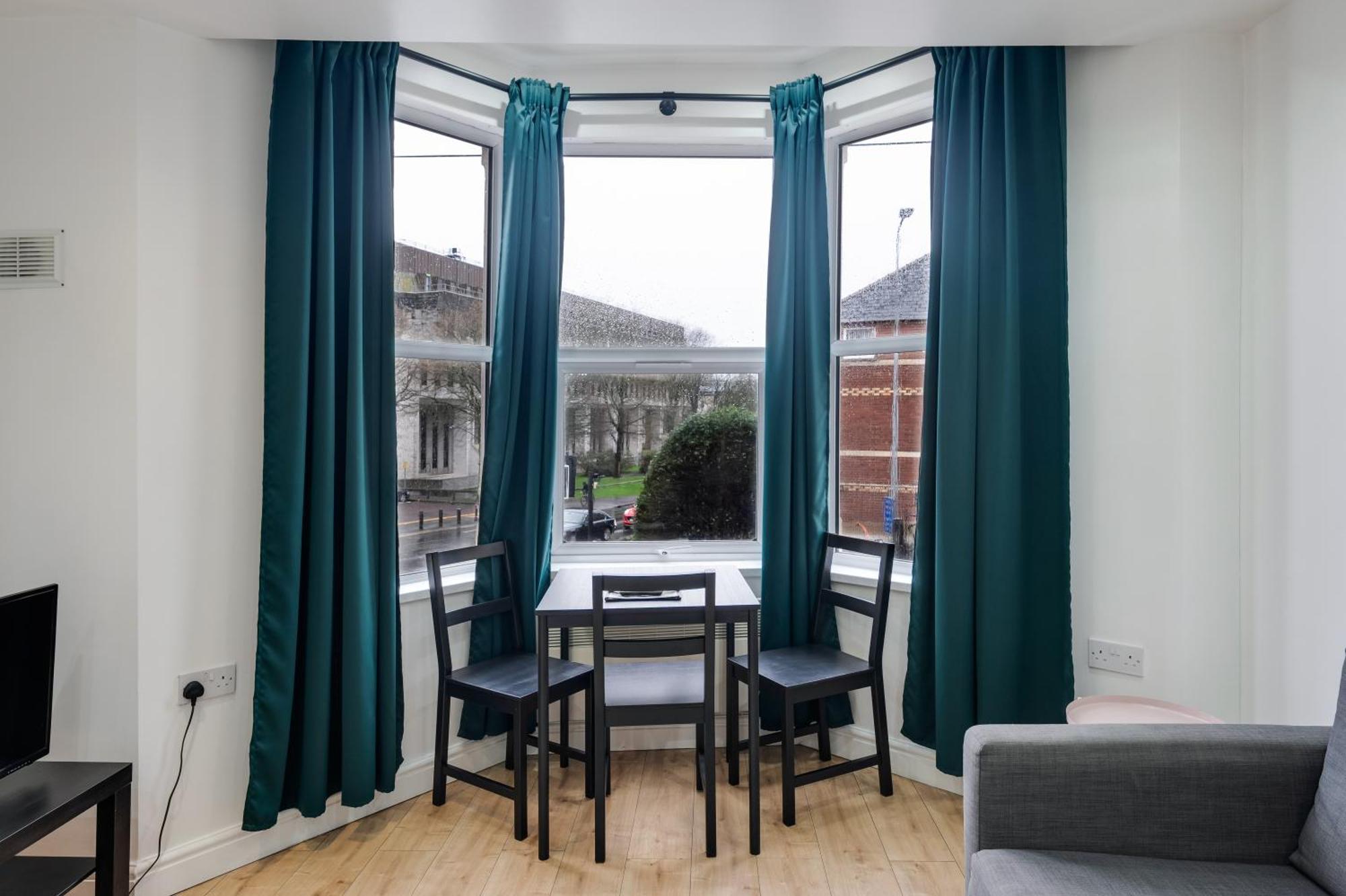Relax In A Modern Cardiff Home By The City Centre & Bute Park Bagian luar foto